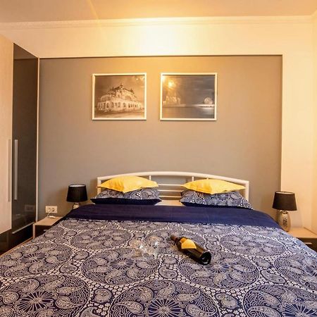 Central 1Br Apt Walk To Beach & Old Town Sol Констанца Екстериор снимка