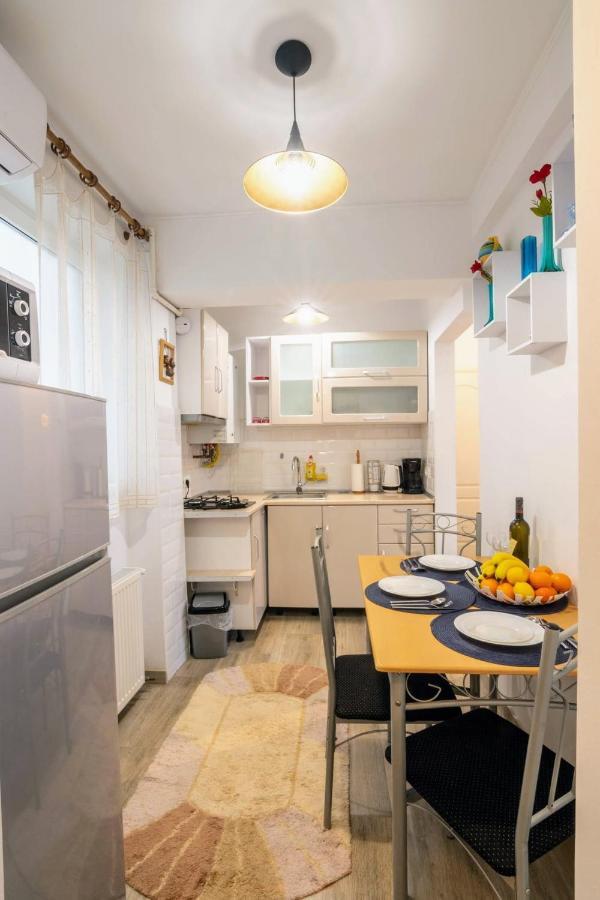 Central 1Br Apt Walk To Beach & Old Town Sol Констанца Екстериор снимка