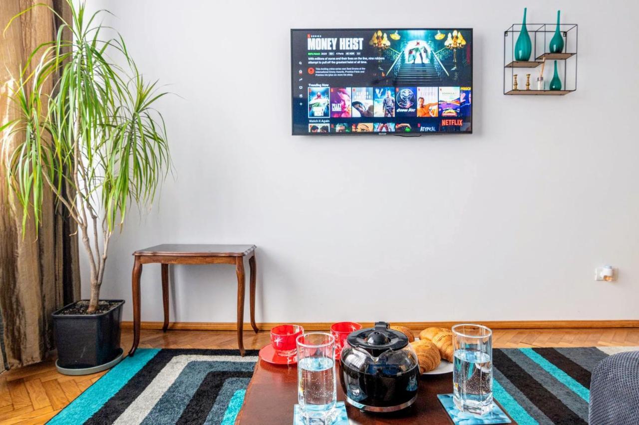 Central 1Br Apt Walk To Beach & Old Town Sol Констанца Екстериор снимка